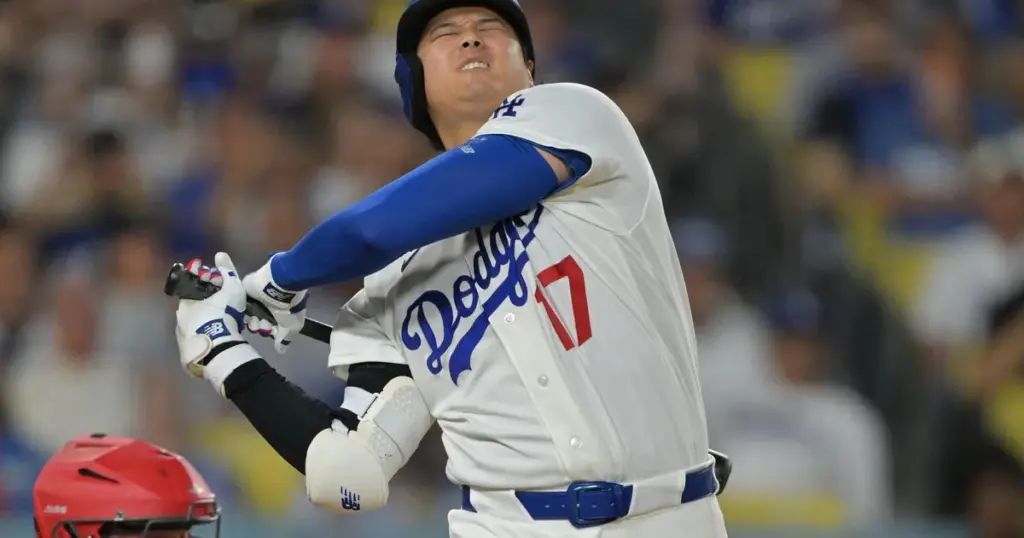 Ohtani goes on IL; Dodgers to call up top prospect Josue De Paula - MLB.com